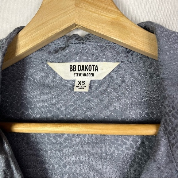 BB Dakota Blue Snake Print Short Sleeve Button Down XS - Picture 4 of 4